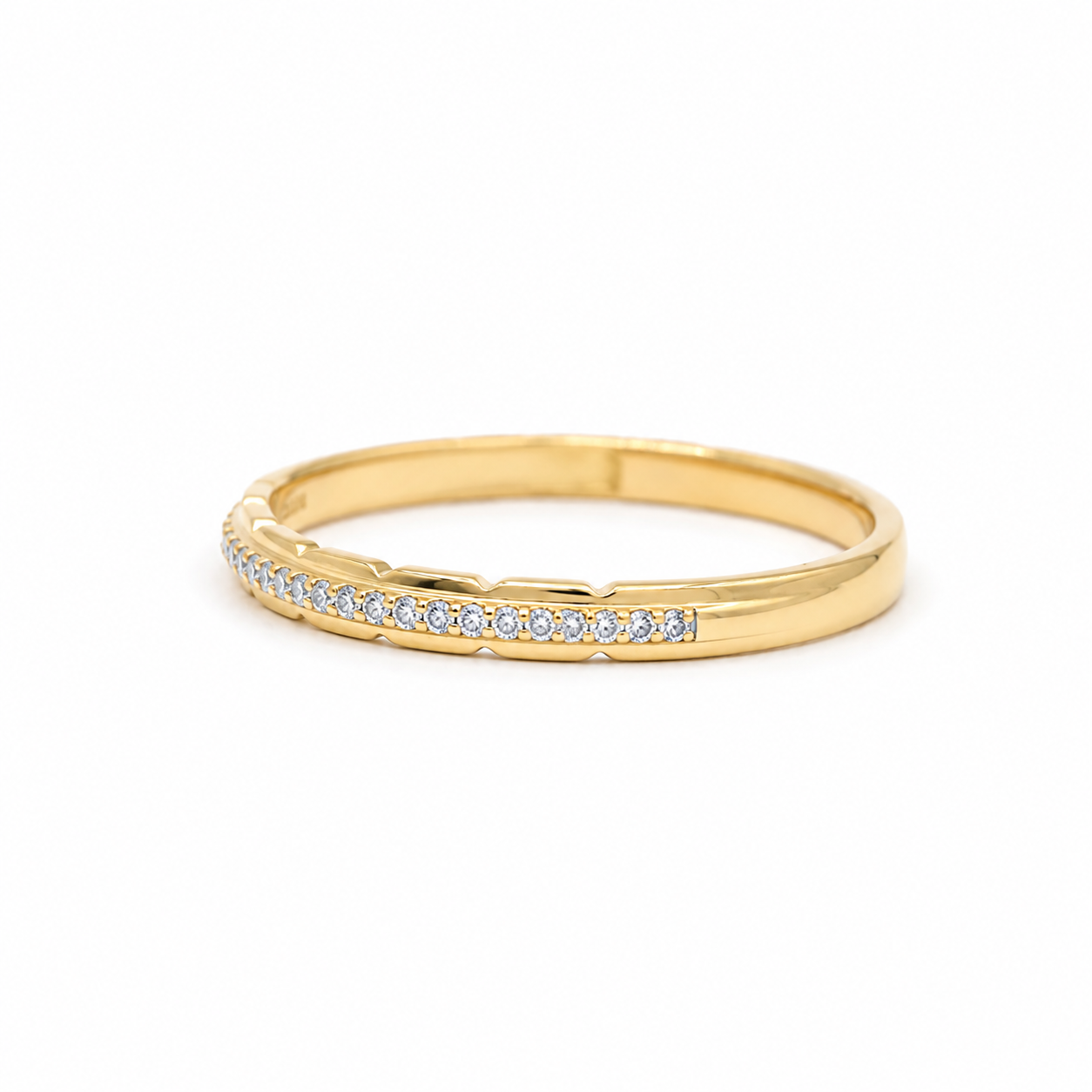 Alliance or jaune et diamants