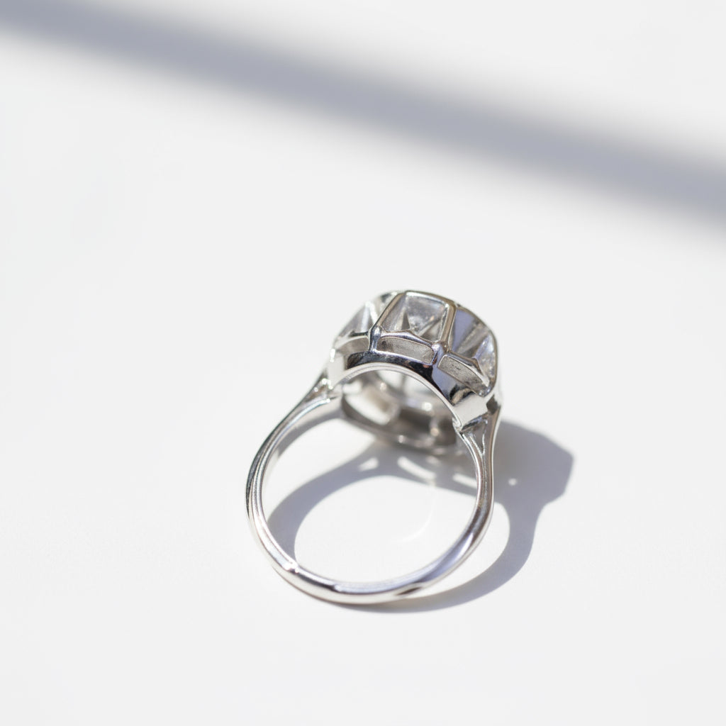 Vintage White Gold and Diamond Ring - 60s